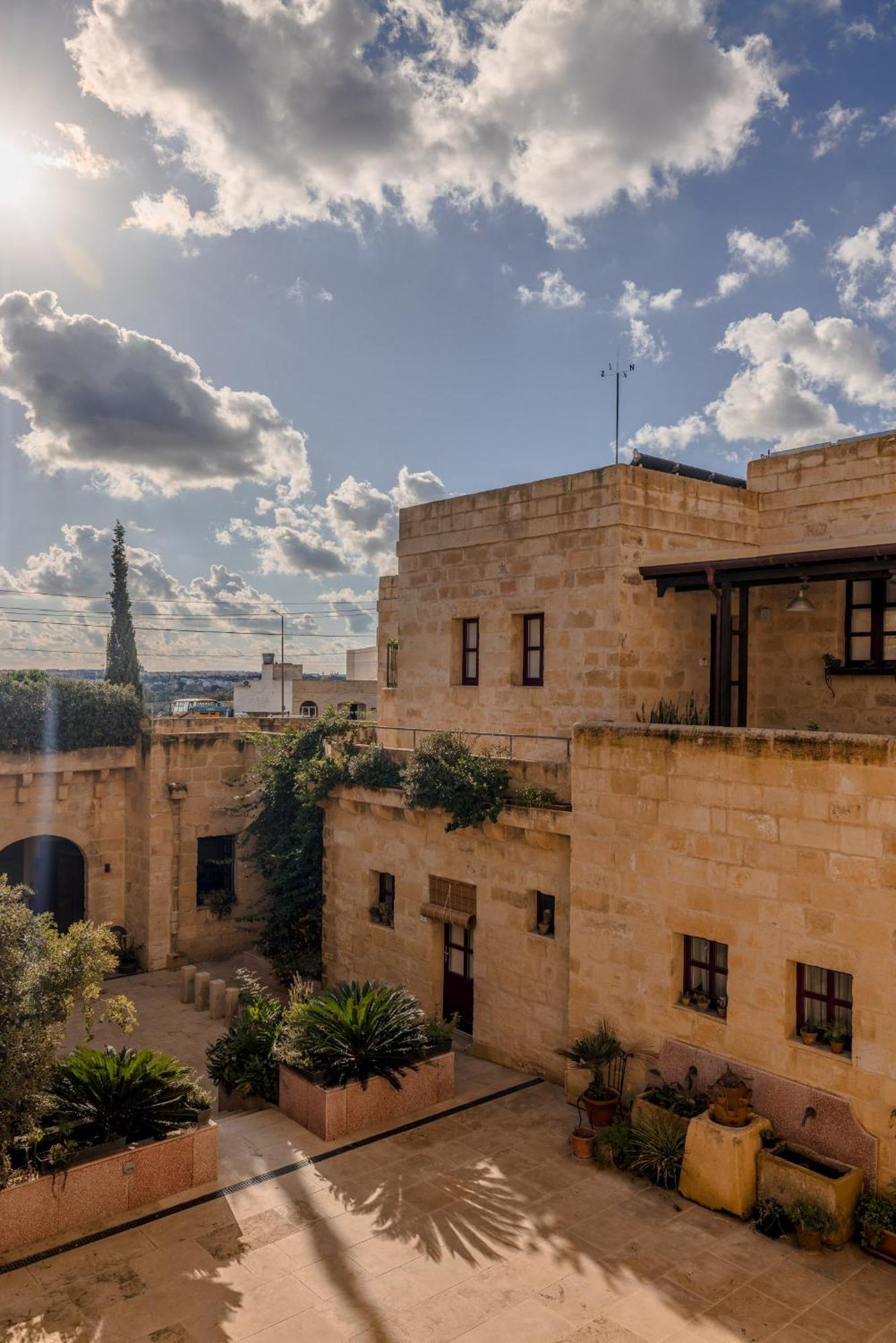 Mulberries Hotel Żabbar Екстериор снимка